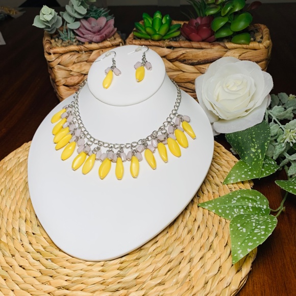 Bead Binge, Yellow and Gray Beaded Necklace and Earrings Set - Picture 6 of 16